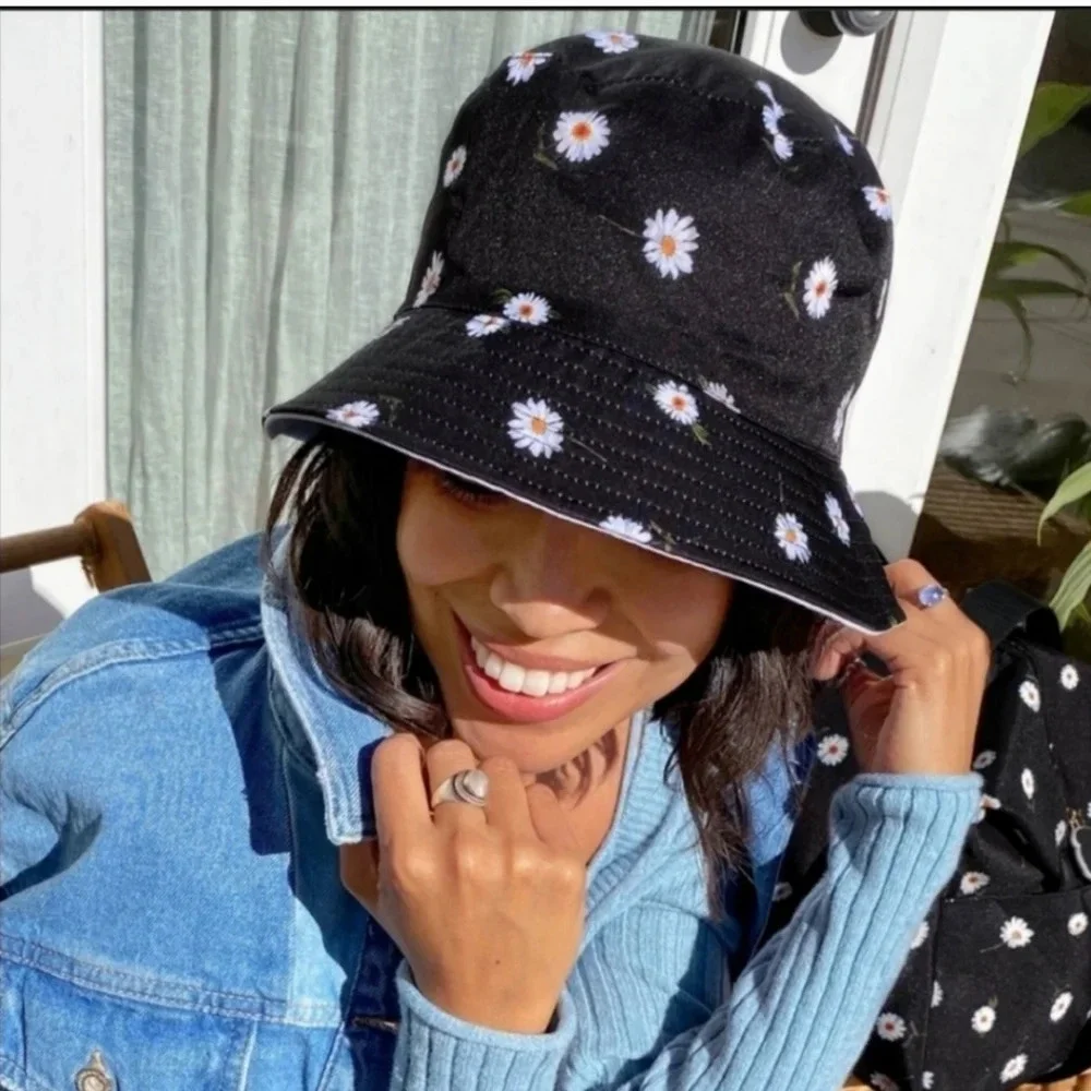 AO X FABFITFUN REVERSIBLE BUCKET HAT